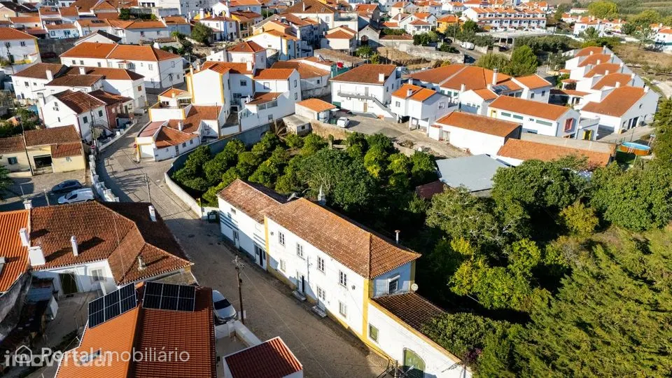Quinta com Duas Casas Independentes em zona histórica do Gradil
