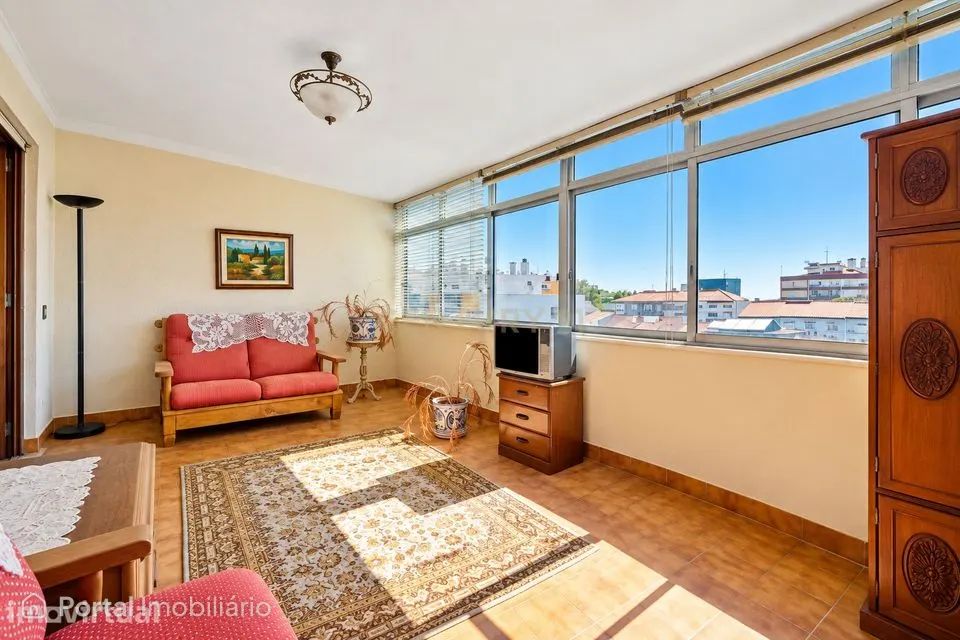 T1 com vista rio em Almada