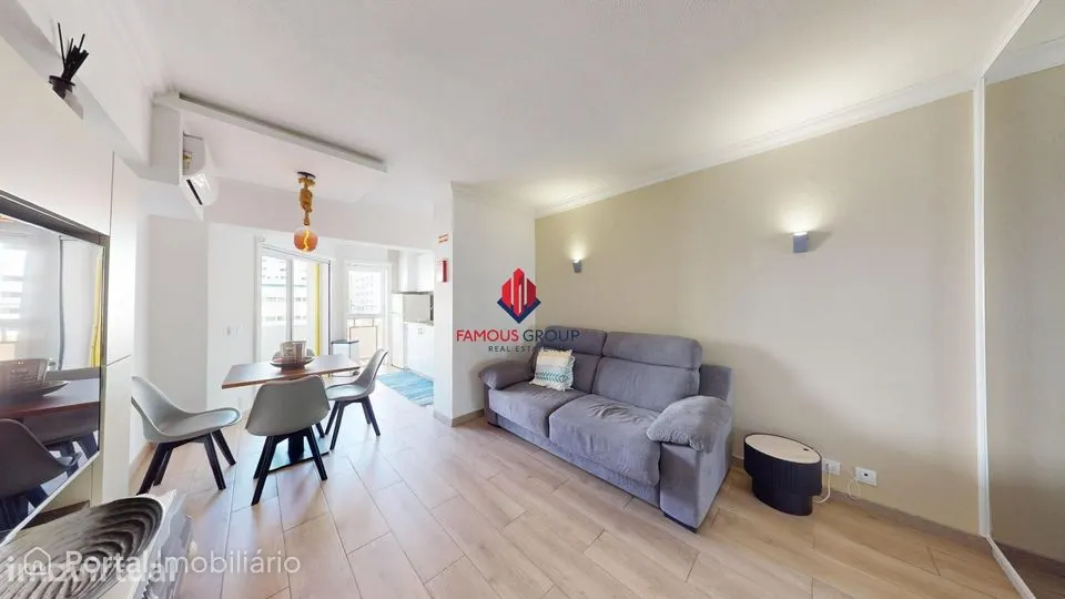 Apartamento T1 totalmente renovado, com garagem a 5 minutos a pé...