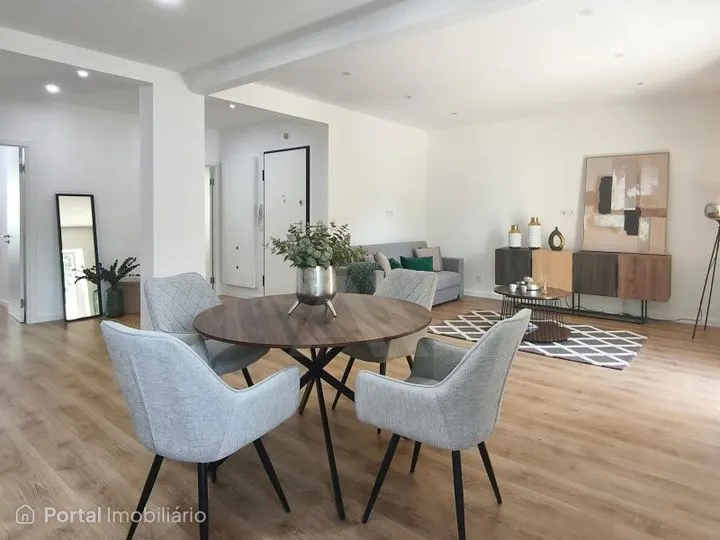 Descubra este apartamento T3 que combina espaços generosos