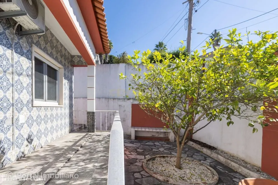 Moradia térrea T2 com garagem, logradouro e terraço panorâmico | Quint
