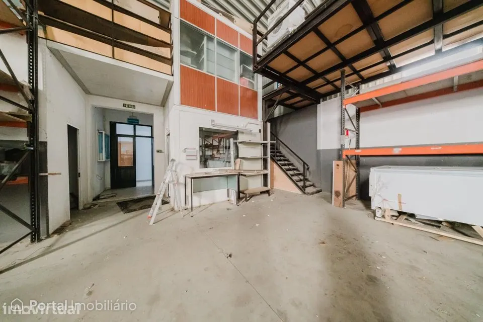 Armazém Industrial em Lourel – Sintra | 11.040 m2 de Terreno |