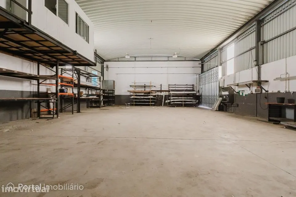 Armazém Industrial em Lourel – Sintra | 11.040 m2 de Terreno |