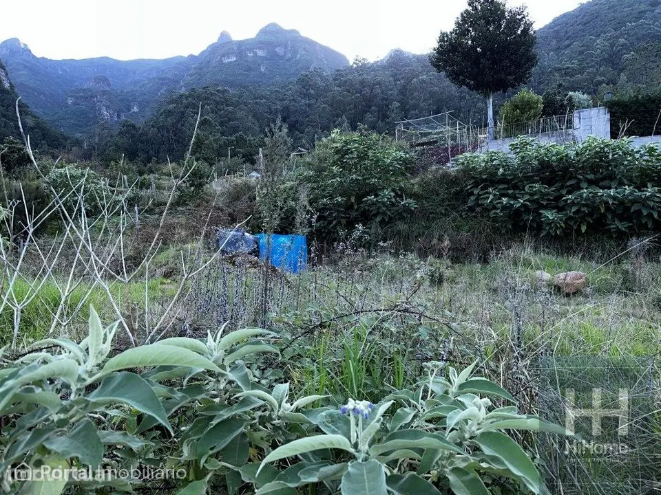 Terreno Rústico com 864 m2 em São Vicente, Loural