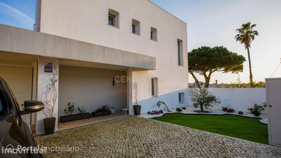 Moradia T3+1 de Luxo COMO NOVA com Piscina | Próxima da Praia