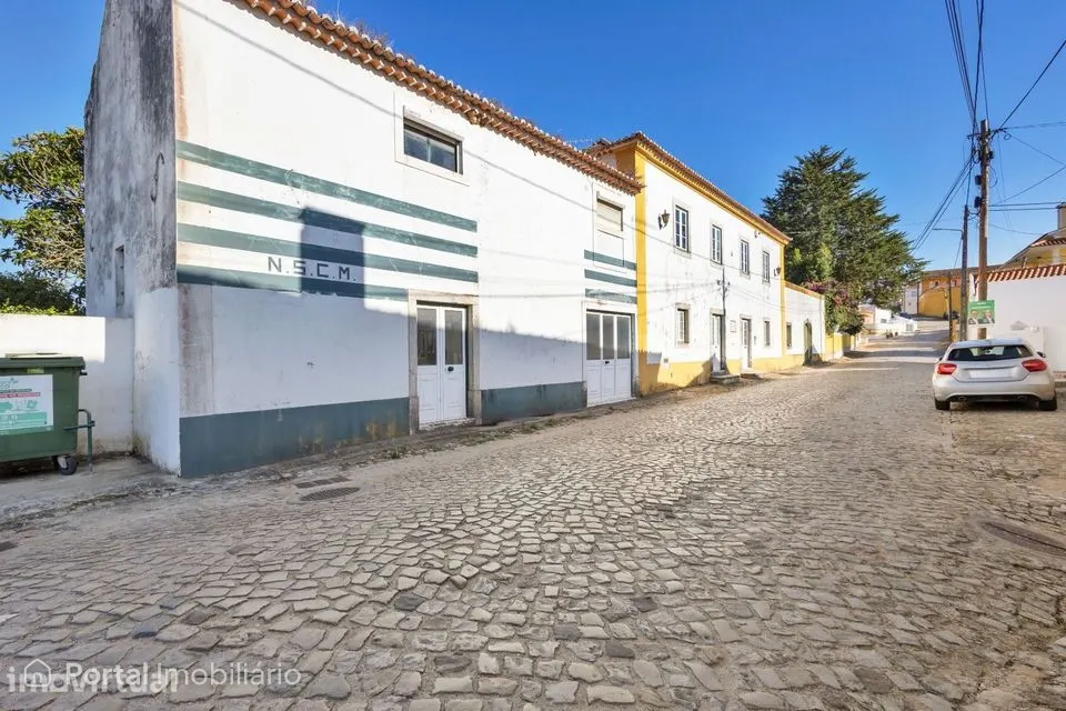 Quinta com Duas Casas Independentes em zona histórica do Gradil