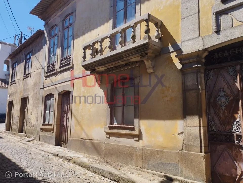 Casa antiga em Felgar para recuperar