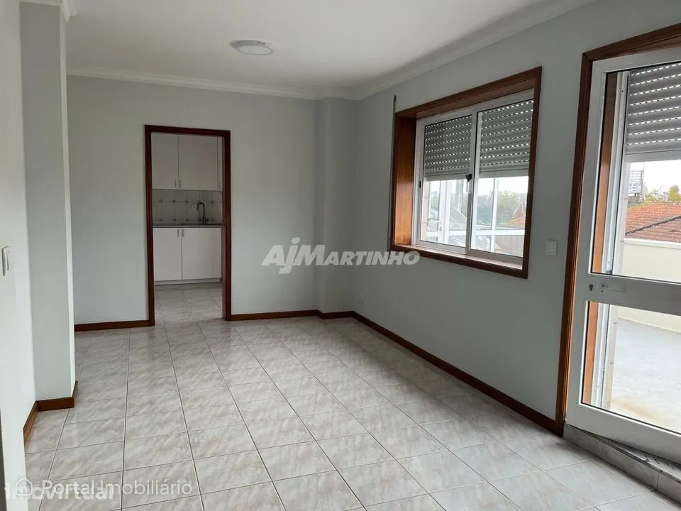 Excelente T1 com Terraço Próximo ao Hospital São João em São Mamed...