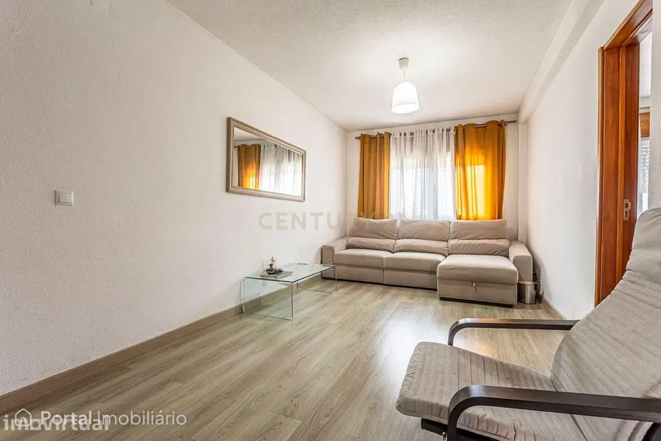 T2 Totalmente Renovado | 101 m² | Praça de Portugal | Pronto a Habitar