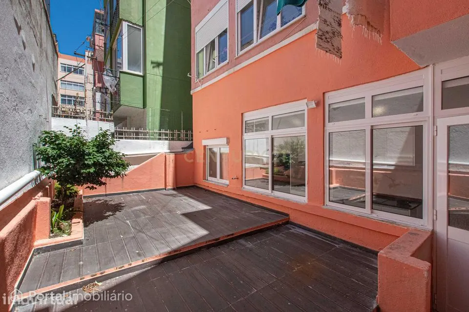 Apartamento T1+1 em Moscavide com logradouro