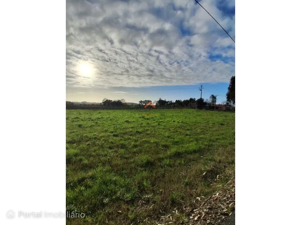 Terreno Urbanizável de 400m² Aguada de Baixo