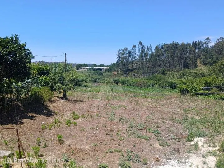 Terreno com projeto aprovado para T3 em Cortes, Leiria