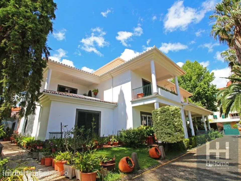 6-bedroom house for sale in Santo António
