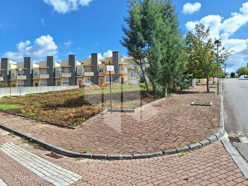 Lote de Terreno Venda em Molelos,Tondela