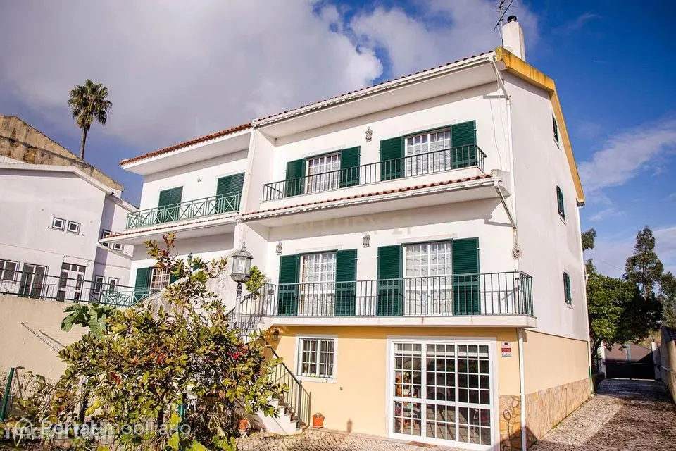 Moradia T5 com piscina e jardim, lote com 830 m² entre Sintra e Lisboa
