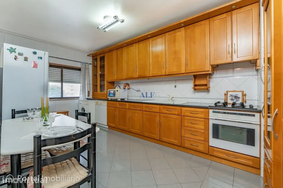 Apartamento T3 em Massamá, junto ao Shopping Center