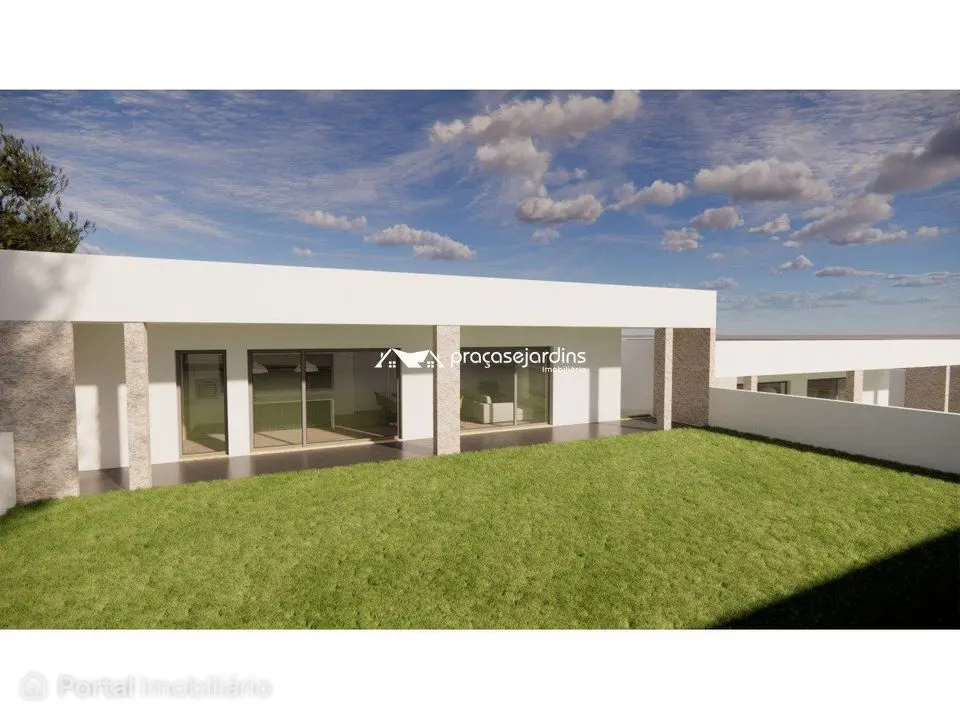 Moradia Geminada Novíssima com 4 Quartos em Leiria