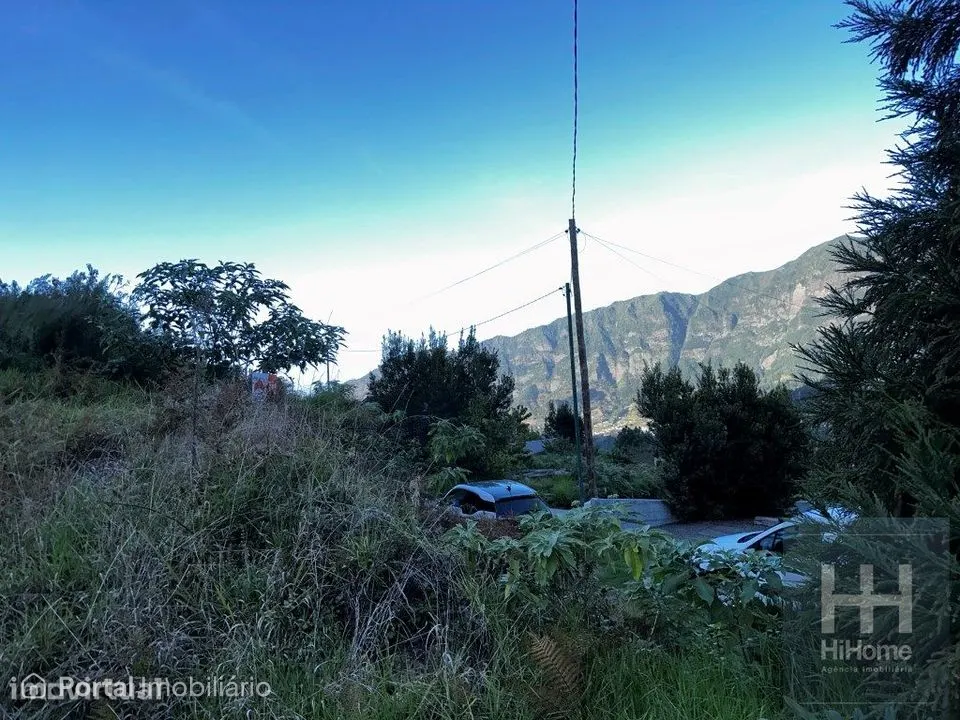 Terreno Rústico com 864 m2 em São Vicente, Loural