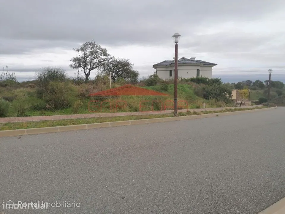Moradia T2 com piscina e jardim em Vila Real