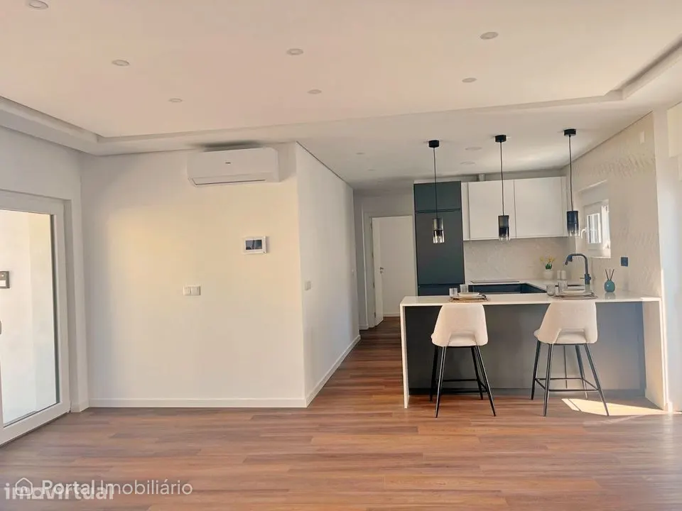 Moradia T3+1 Remodelada com Anexo e Terraço a 2 min de Torres Vedras