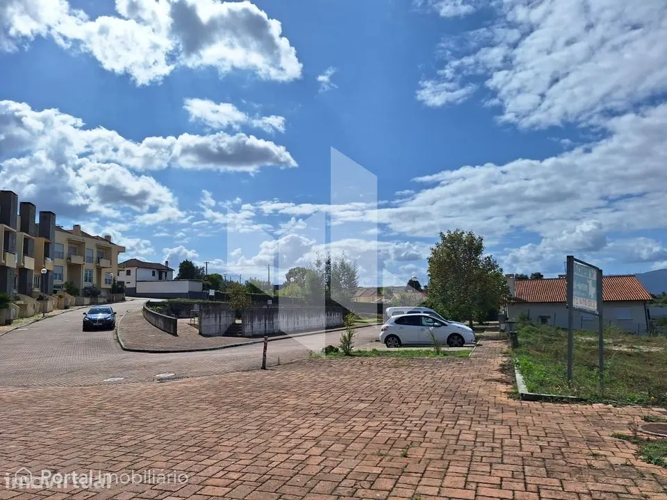 Lote de Terreno Venda em Molelos,Tondela