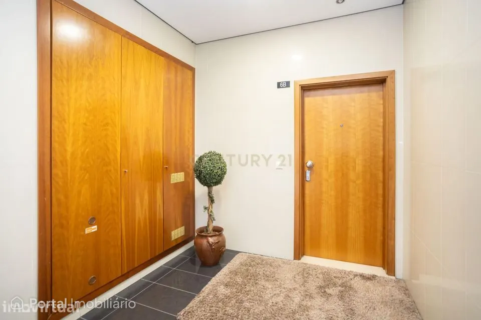 Um Apartamento com Alma de Moradia ; T3+1 + Terraço de 143 m²