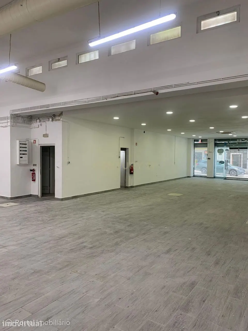 Arrendamento armazém / espaço comercial | Cova da Piedade – Almada