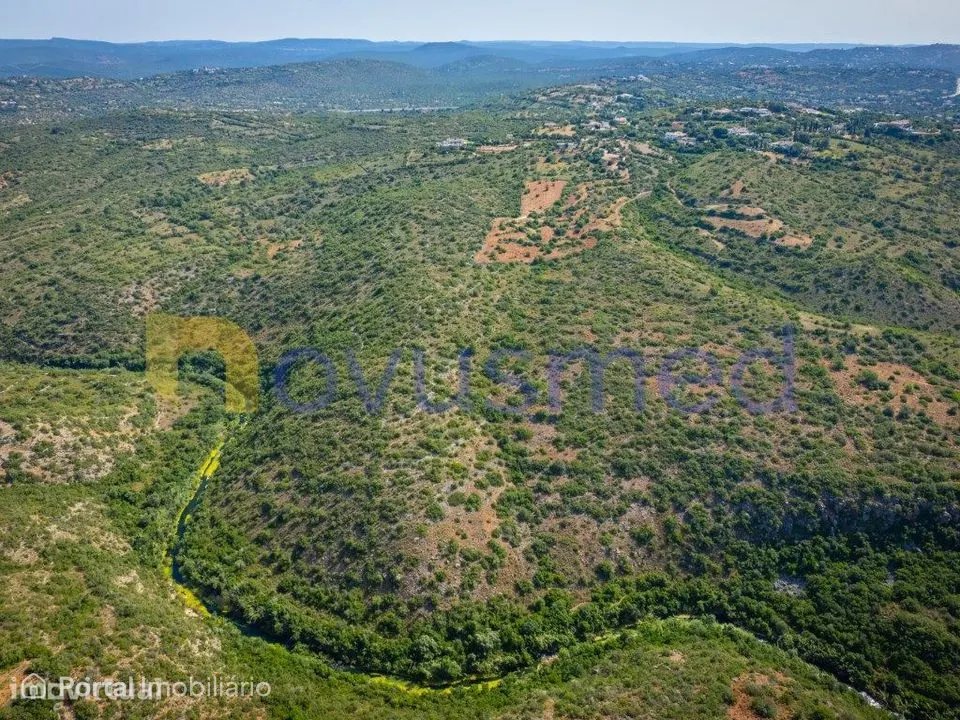 Terreno Rústico com 4.080 m² e Vista Desafogada no Malhão, Paderne
