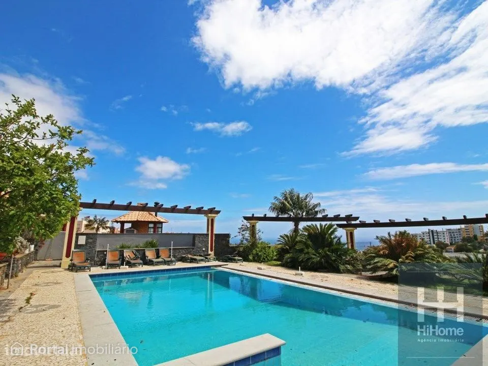 6-bedroom house for sale in Santo António