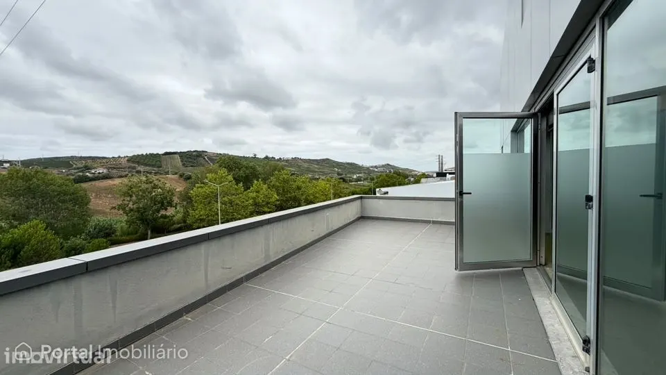 Shop for rent in Santa Maria, São Pedro e Matacães