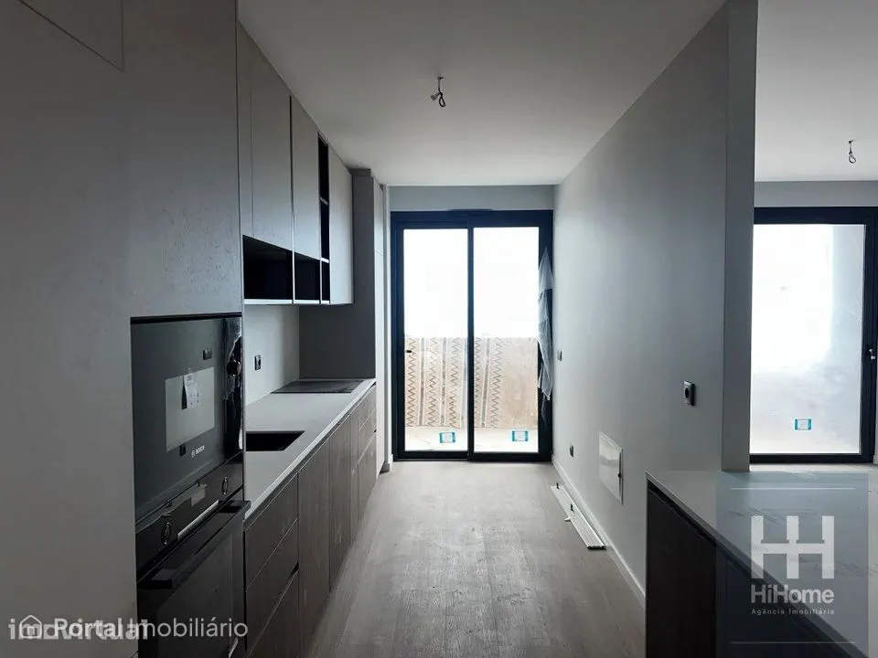 Apartamento T2 no Pico dos Barcelos - Funchal.