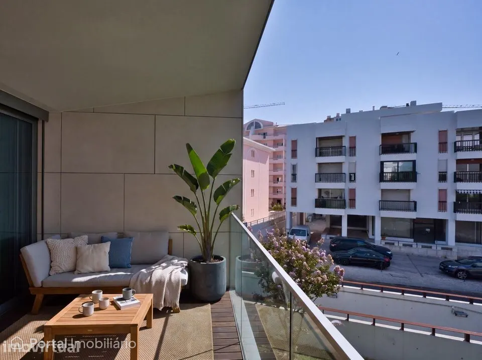 Apartamento T1 com duas varandas, estacionamento e arrecadação,...