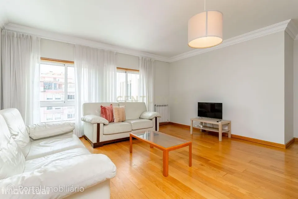 Apartamento T3 com 170,51 m² no Parque dos Príncipes, Lumiar - 2.700 €