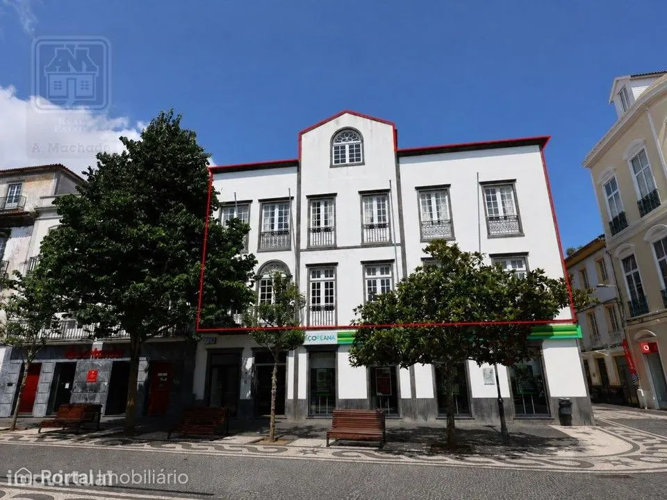 ARRENDAMENTO (parcial) de EDIFÍCIO no centro histórico de Ponta Del...