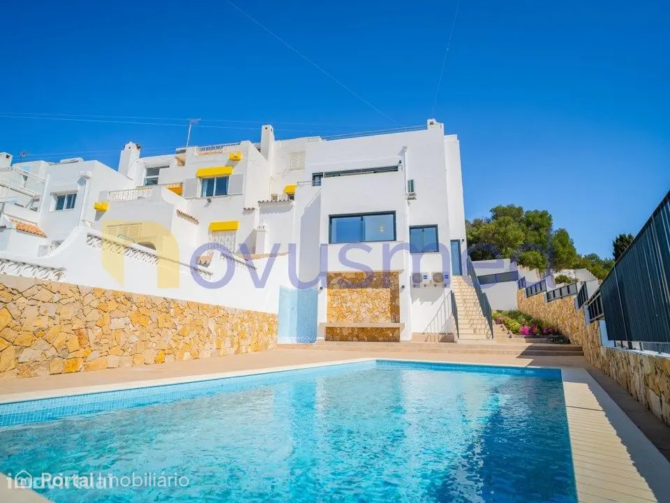 Moradia renovada com piscina e vistas panorâmicas sobre Albufeira e...