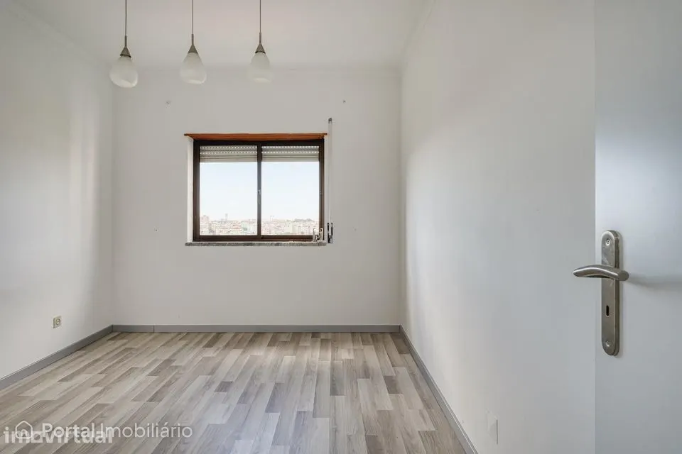 T4 em Monte Belo Norte, Setúbal, com obras de melhoria e pronto a...