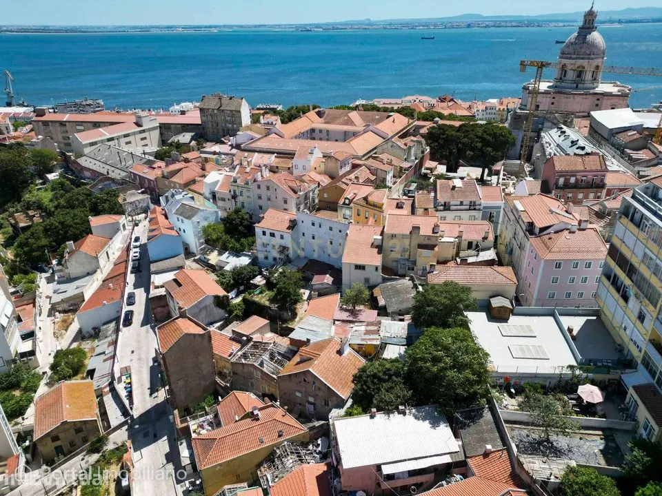 Moradia T1 para Remodelação em Zona Histórica de Lisboa