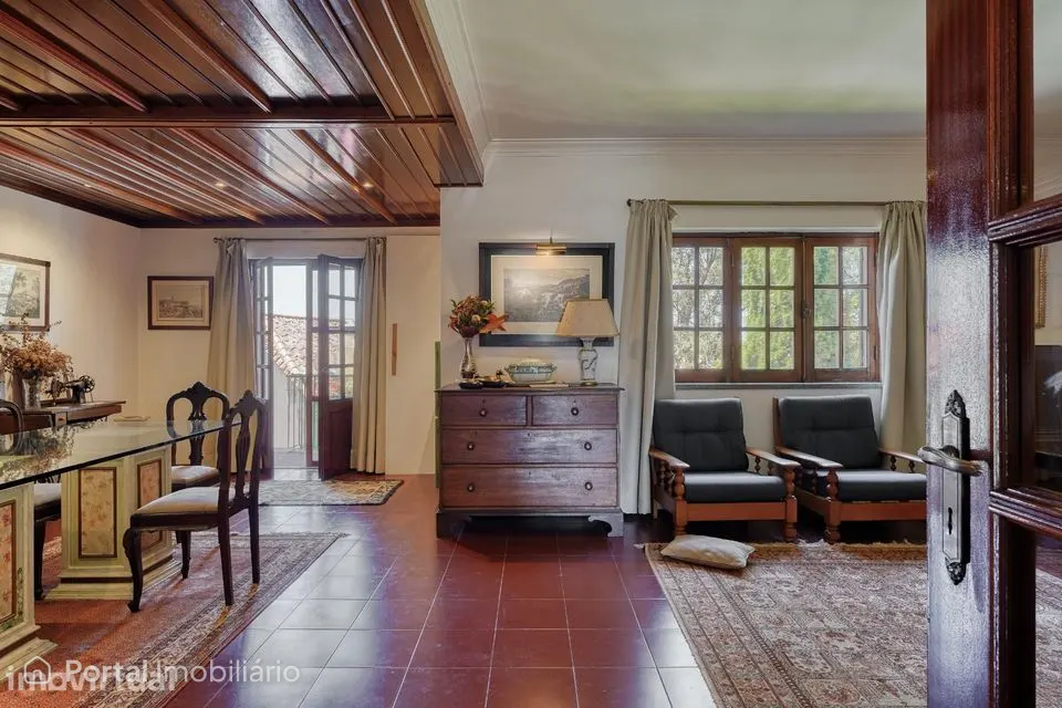 Moradia T4 em Nafarros, com vista sobre Sintra e jardim envolvente