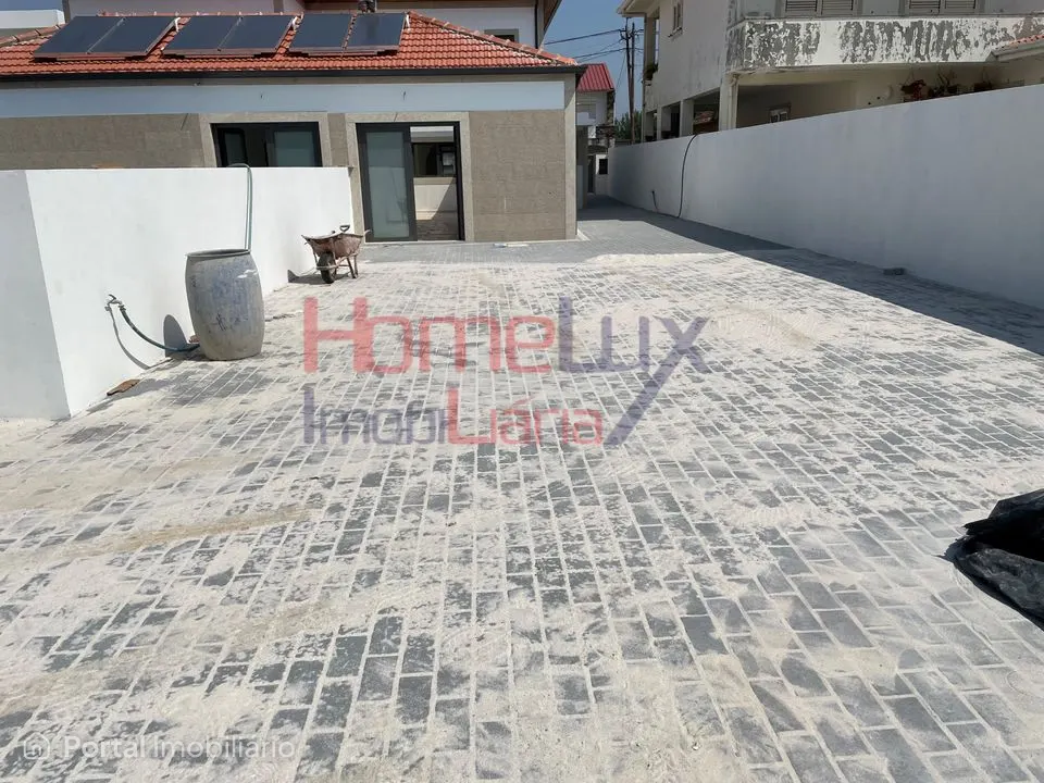 3-bedroom house for sale in Lobão