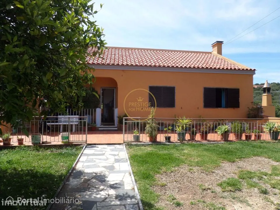 Espaçosa Moradia T6 bi-familiar à Entrada de Loulé — Espaço, Conforto