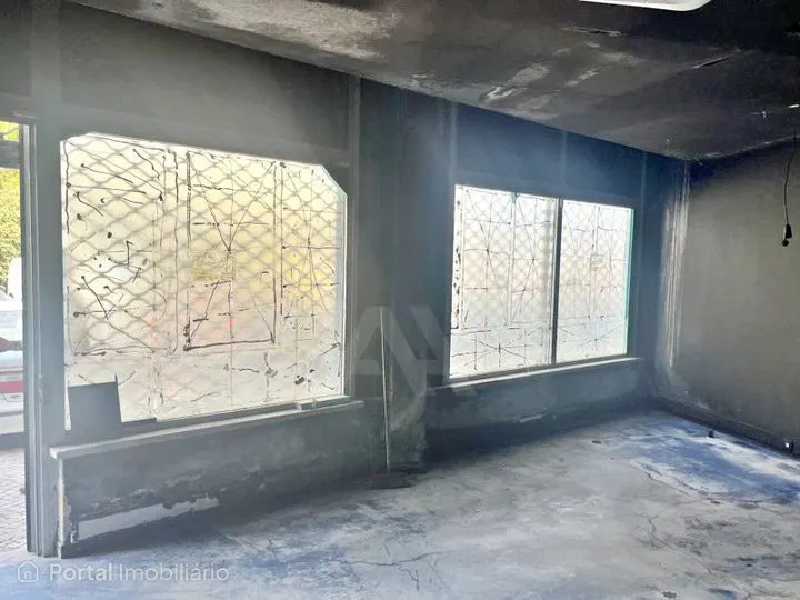 Imóvel comercial à venda em Loures