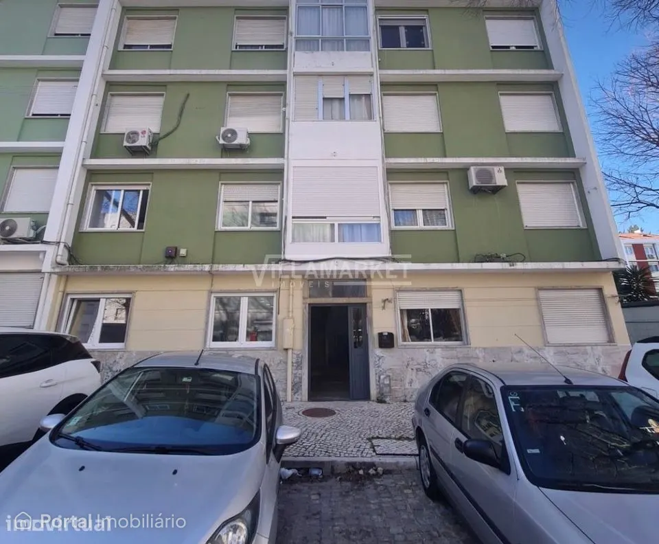 Apartamento T2 Remodelado com 56 m2 inserido no rés do chão de um pequ