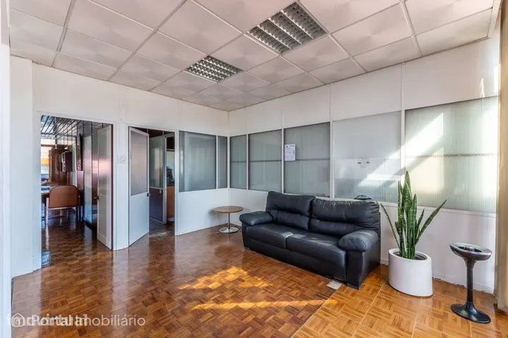 Escritório com 210 m2 para arrendar em Torres Vedras