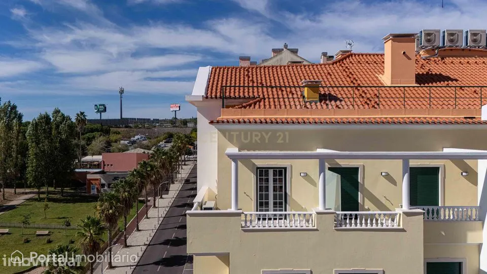 Apartamento T4 com terraço e vista desafogada, Neudel - Amadora