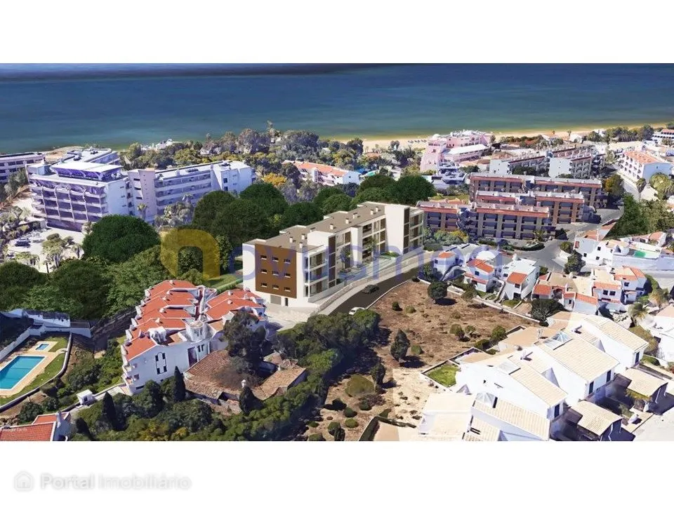 Penthouse tipo T3 com vista para o Mar a 300 metros da praia dos Al...