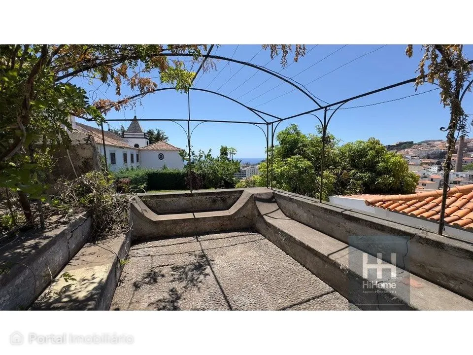 Prédio para remodelação total com vista mar | Santa Luzia, Funchal