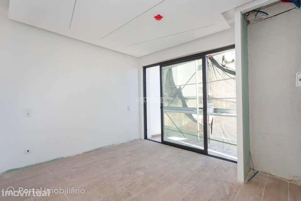 Charmoso Edifício Remodelado, Destinado a Alojamento com 30 Suites Mod