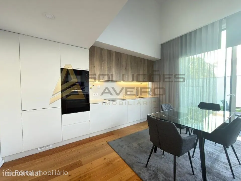 ARRENDAMENTO: Apartamento T1 de Luxo Mobilado e Equipado - Centro d...