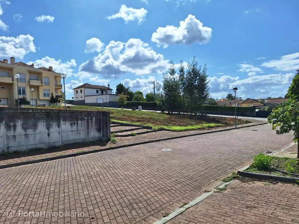 Lote de Terreno Venda em Molelos,Tondela