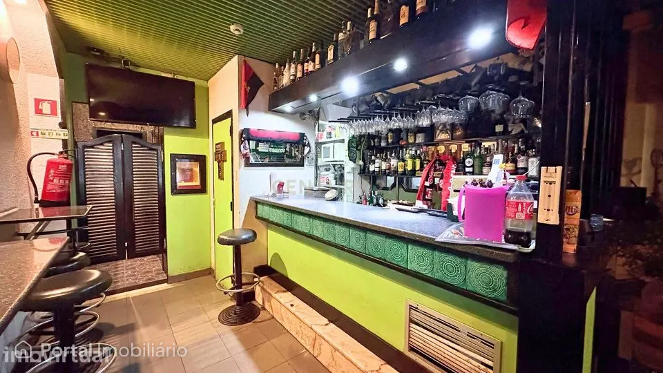 Loja e Bar junto à Avenida Duque de Loulé